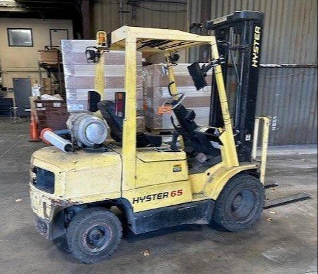 CSA-certified propane forklift | 6,500 lb | 2-stage mast | side shift | pneumatic tires | indoor/outdoor spec | Premier Lift Brampton ON