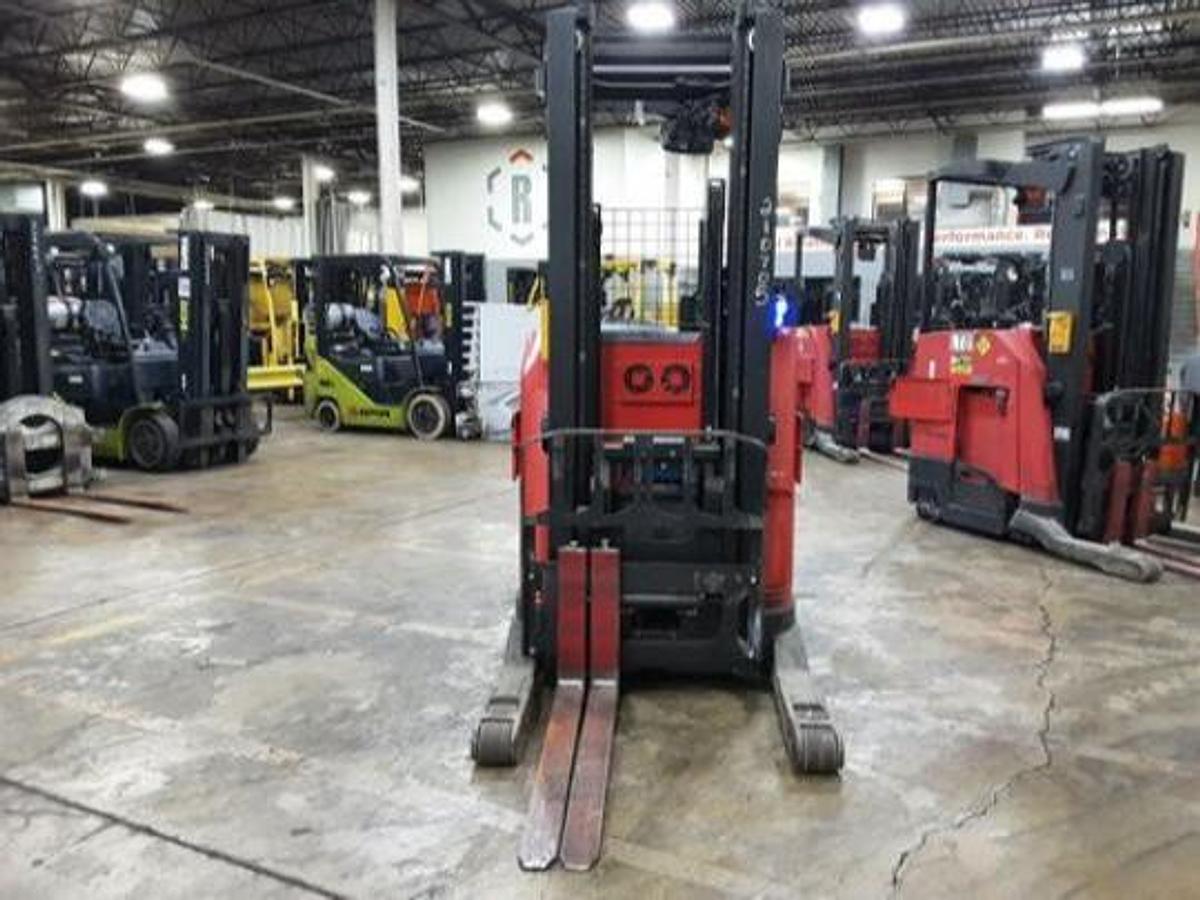 Raymond 750-R35TT – front mast view – 42” forks and triple-stage mast – CSA/UL certified reach truck – Brampton ON