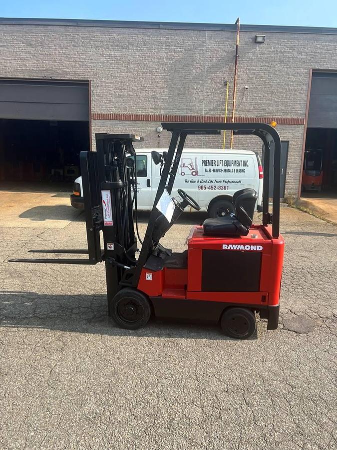 Raymond DSD30R forklift – CSA certified – 3,000 lb electric – triple mast 188” – clamp-ready – Brampton ON