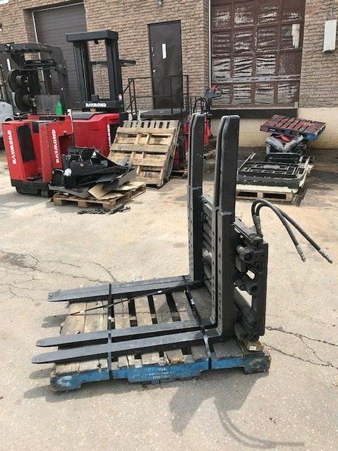 Side view of refurbished 2009 Cascade 25G‑FDS‑293 multi pallet handler showing 42″ × 3″ forks and CSA certification decal during Brampton deployment.