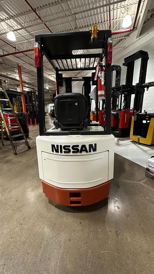Nissan CWP02L25S – rear view – counterweight, battery compartment, CSA/UL decals – electric quad mast forklift – Brampton ON