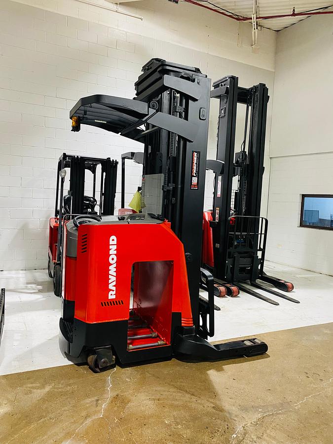 Front angled view showing mast rails and compact chassis profile