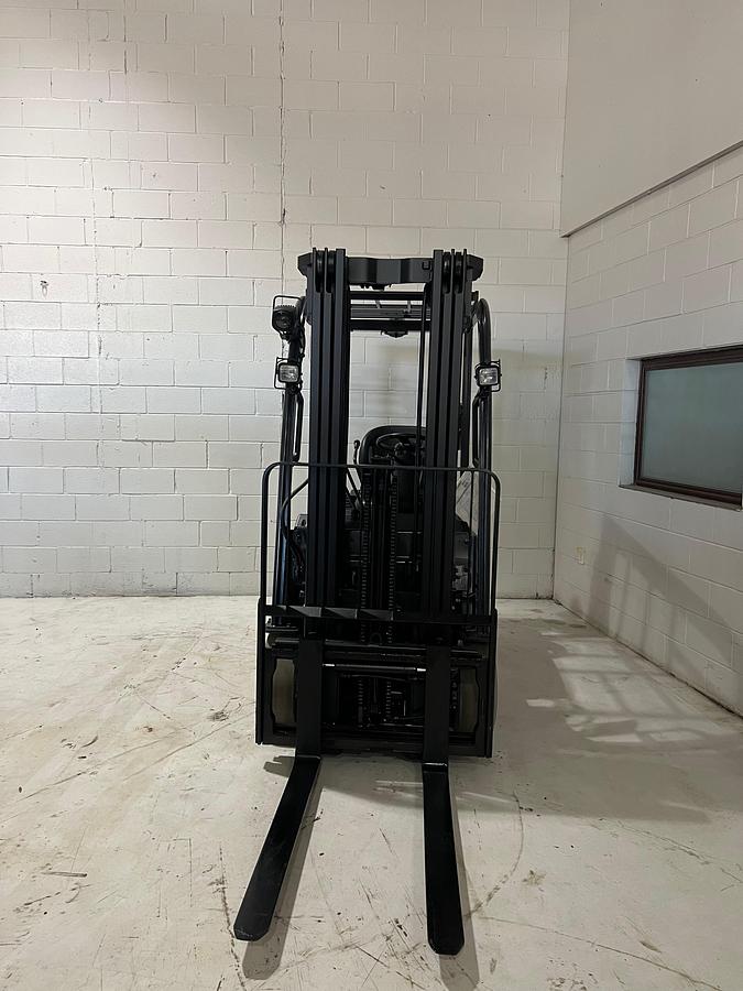 Toyota 8FBE20U – front mast view – 198” triple-stage lift – side shift and load backrest – CSA certified electric forklift – Brampton ON