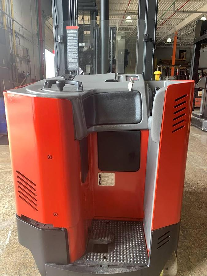 Rear chassis of Budget Raymond EASIDR25TT deep‑reach forklift.