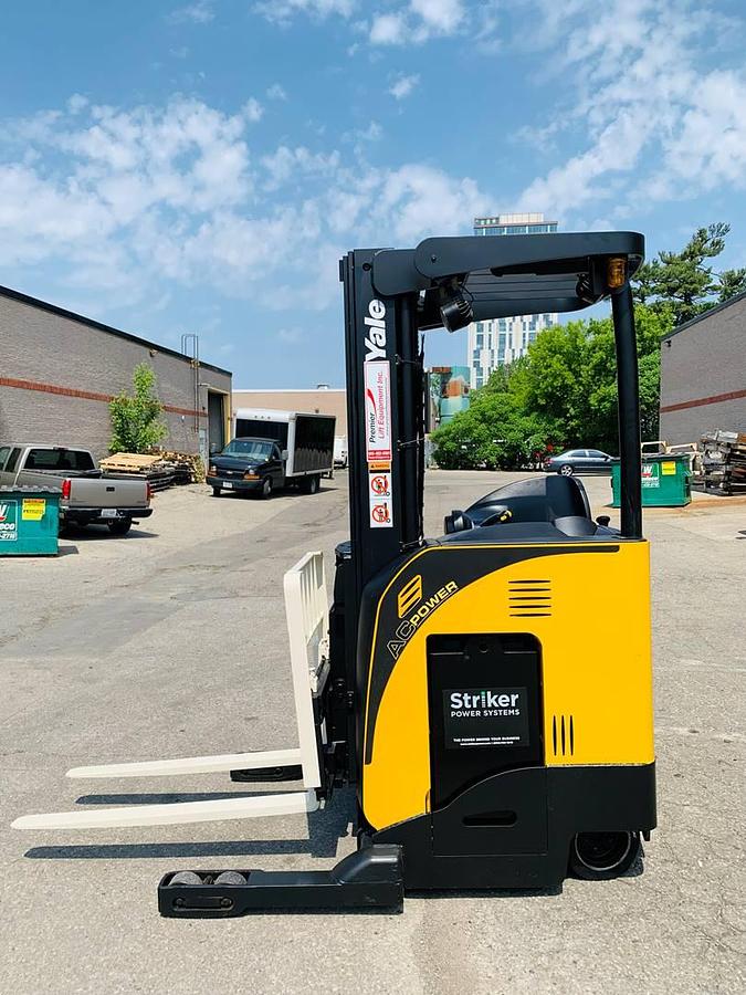 Yale NR040DANM CSA single reach truck Mississauga 4000 lb 212” lift