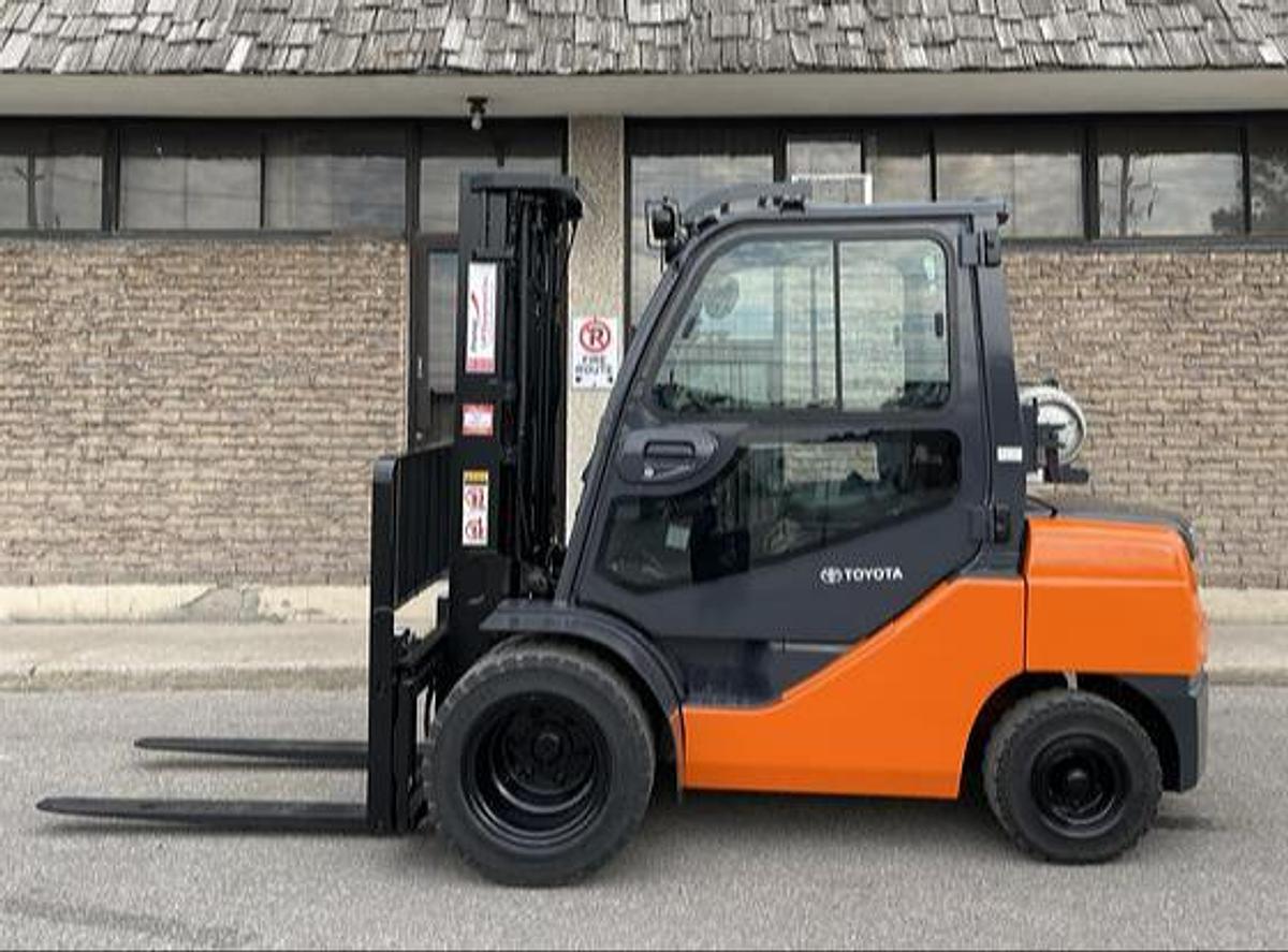 Toyota 8FGU30 CSA propane forklift Brampton 6000 lb 187” triple mast full cab dual pneumatic tires outdoor rugged battery optional