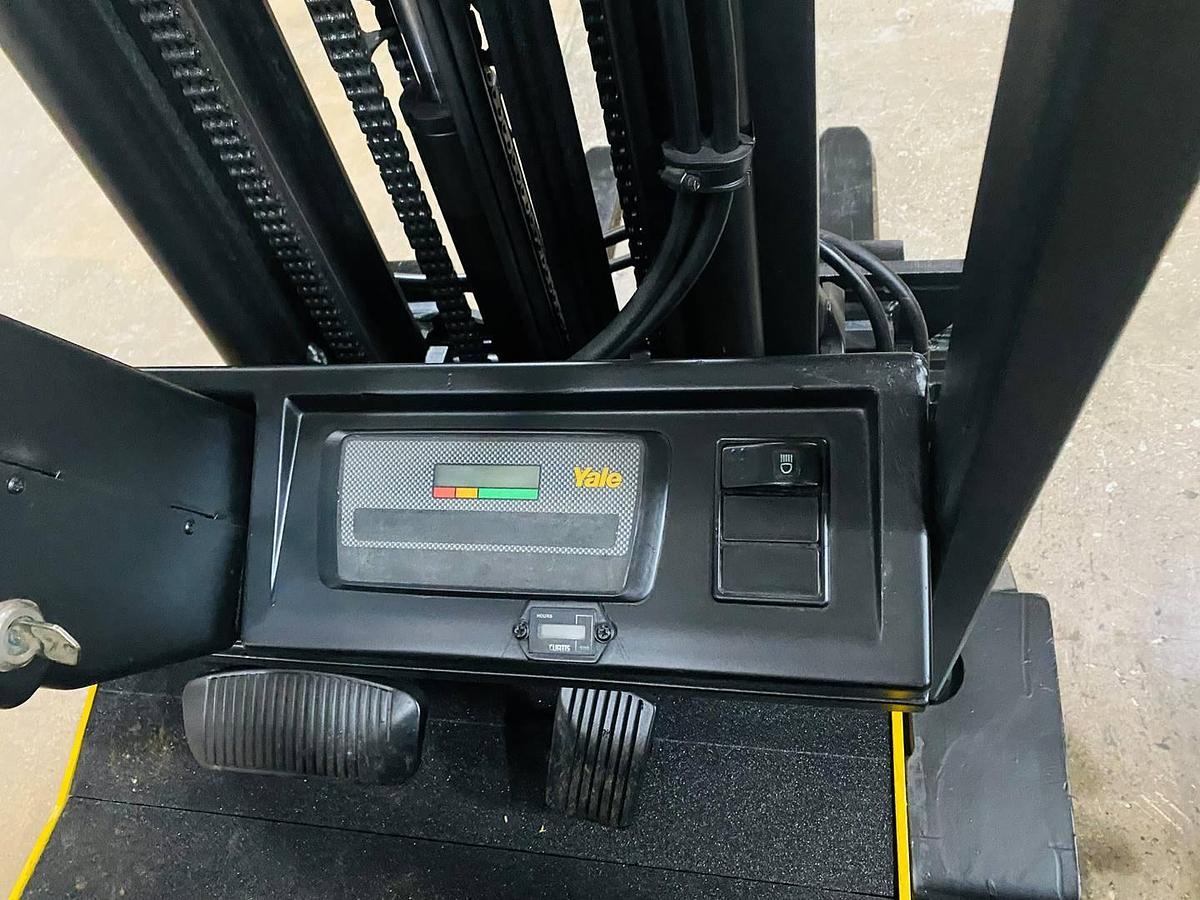 Front dash and operator display of Budget Yale ERC060RGN older 4‑wheel electric forklift, non‑CSA.