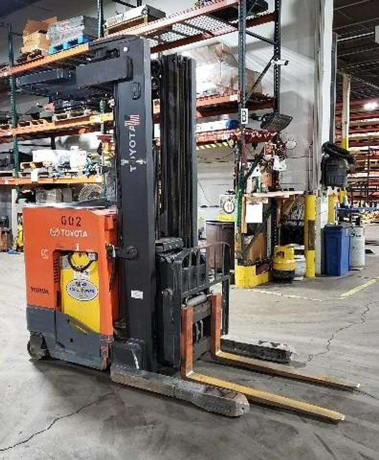 Front angle of 2020 Toyota 9BDRU15 showing forks, mast, and reach mechanism