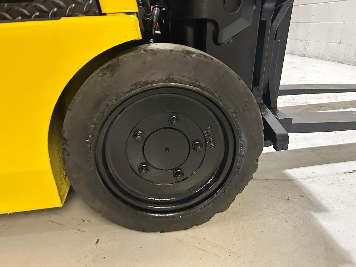 Hyster J30XMT – front right drive tire – electric forklift – CSA compliant – Brampton ON