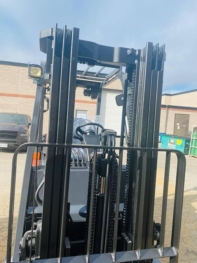 view of mast and load backrest