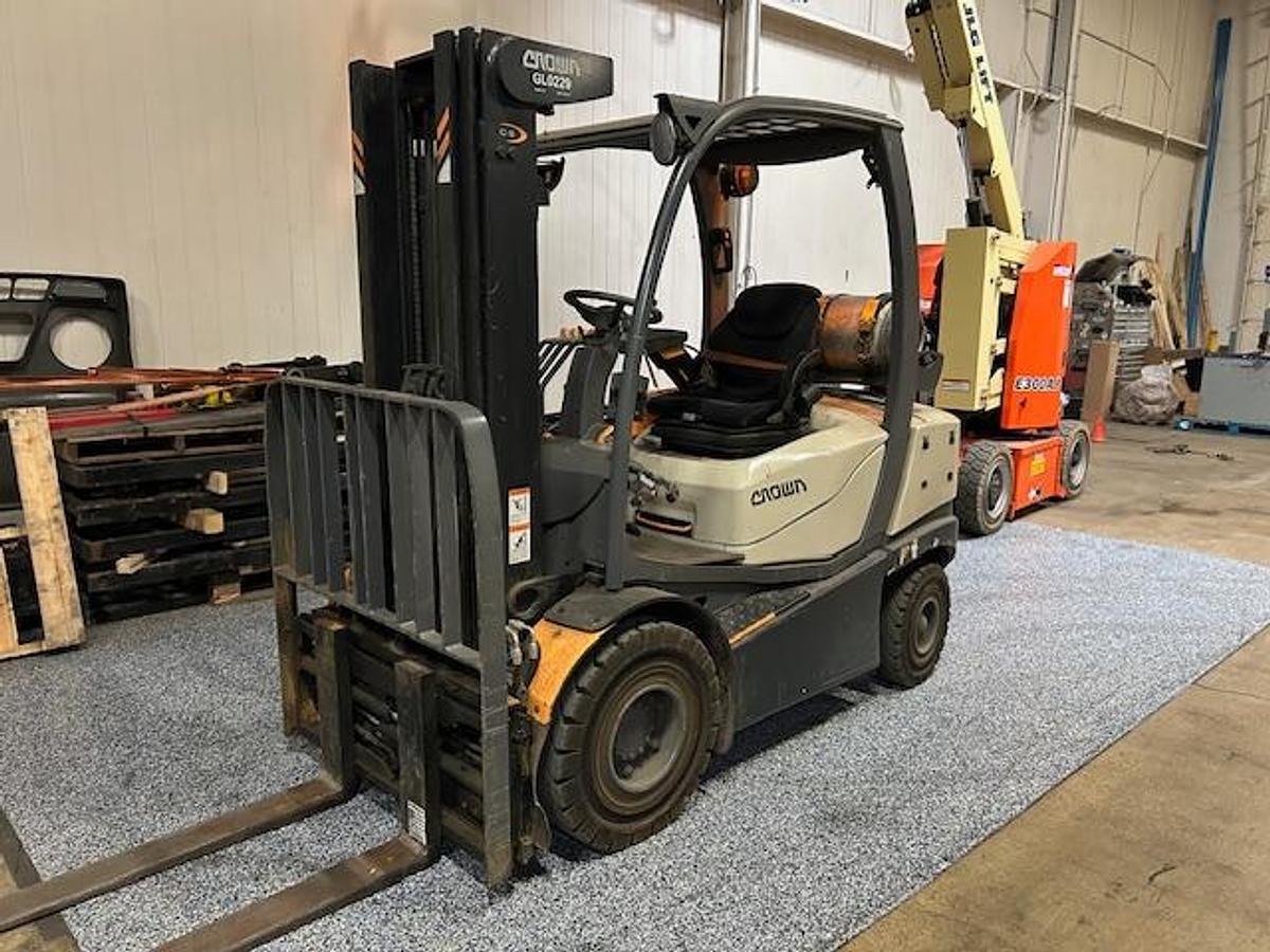 Opposite front angle view of Crown C5-1050-50 propane forklift – CSA-certified 5,000 lb outdoor unit with 188” triple mast, full steel cab, tapered forks, and solid pneumatic tires – Premier Lift Equipment Brampton ON