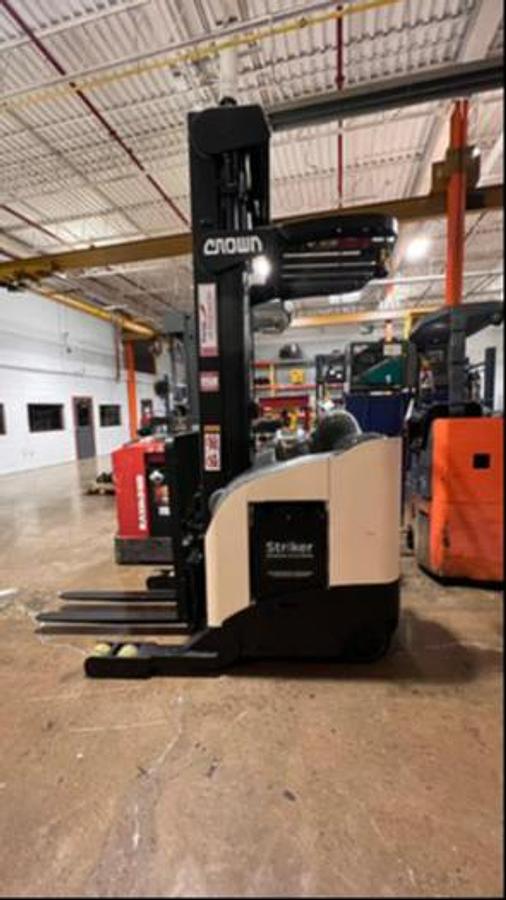 Crown RR5225-45 CSA reach truck Brampton 4500 lb 270” lift