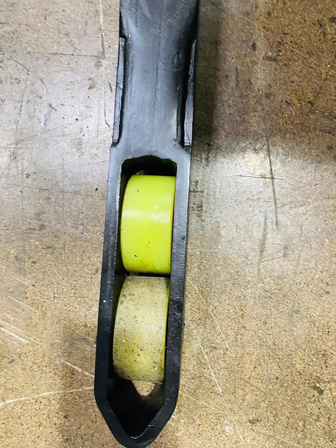 Left side straddle leg with non mark poly load wheels