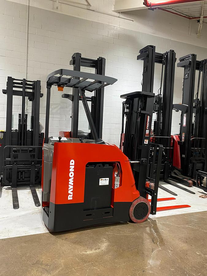 Raymond 425-C35TT CSA Docker Forklift – 3,500 lb, 188” Mast, Freezer-Compatible, Brampton ON