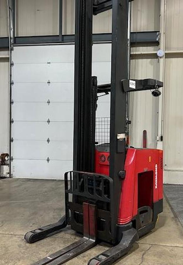 “Raymond 750‑R45TT stand‑up reach truck front angle view – 146/330-inch triple mast, sideshift, 4,500 lb electric high‑reach forklift – Brampton ON”