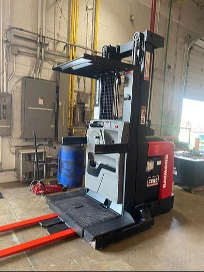 2012 Raymond 560-OPC30TT WG CSA order picker Brampton 3000 lb 273” triple mast wire guidance UL/EE freezer-compatible export-certified