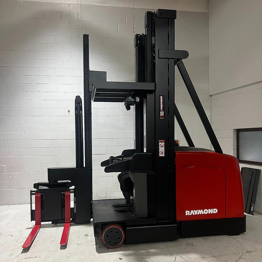 2013 Raymond 960‑CSR30T side view – 3,000 lb CSA‑ready swing‑reach turret forklift – 394” triple mast – wire‑guided VNA truck – Brampton ON