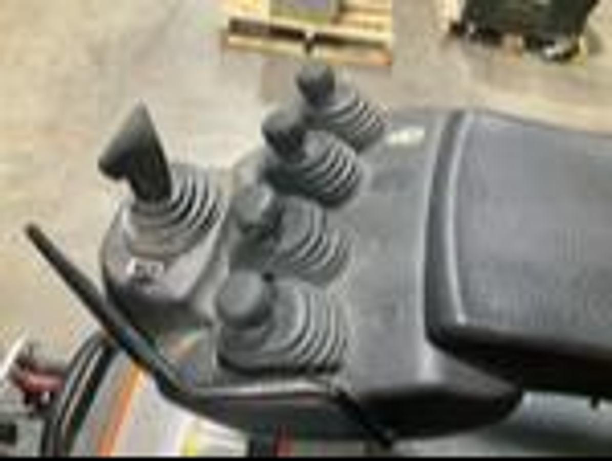 Toyota 8FBE20U mini‑stick hydraulic controls — side‑shift and mast function levers