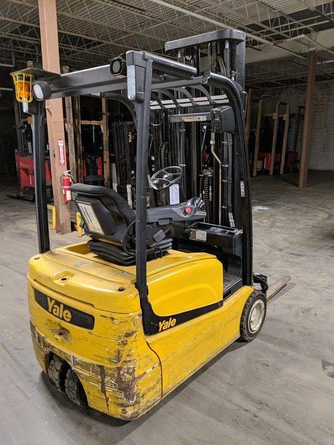 Back angled side view showing counterweight and rear lights