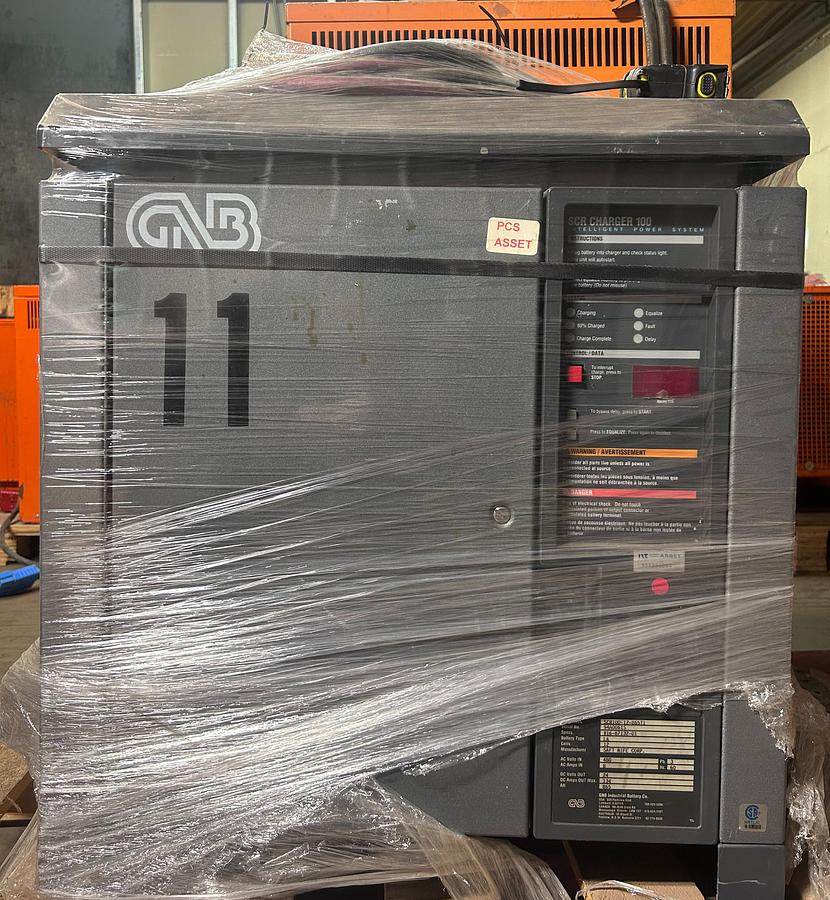 “GNB SCR100‑12‑865T1 forklift battery charger, 24V 134A lead‑acid unit with UL certification.”