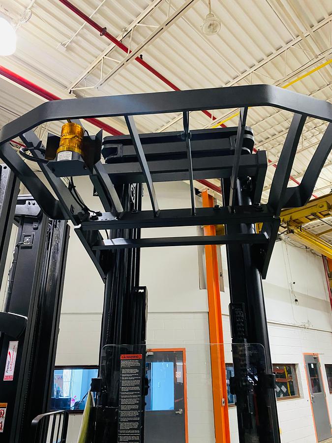 Overhead guard with clear mast visibility