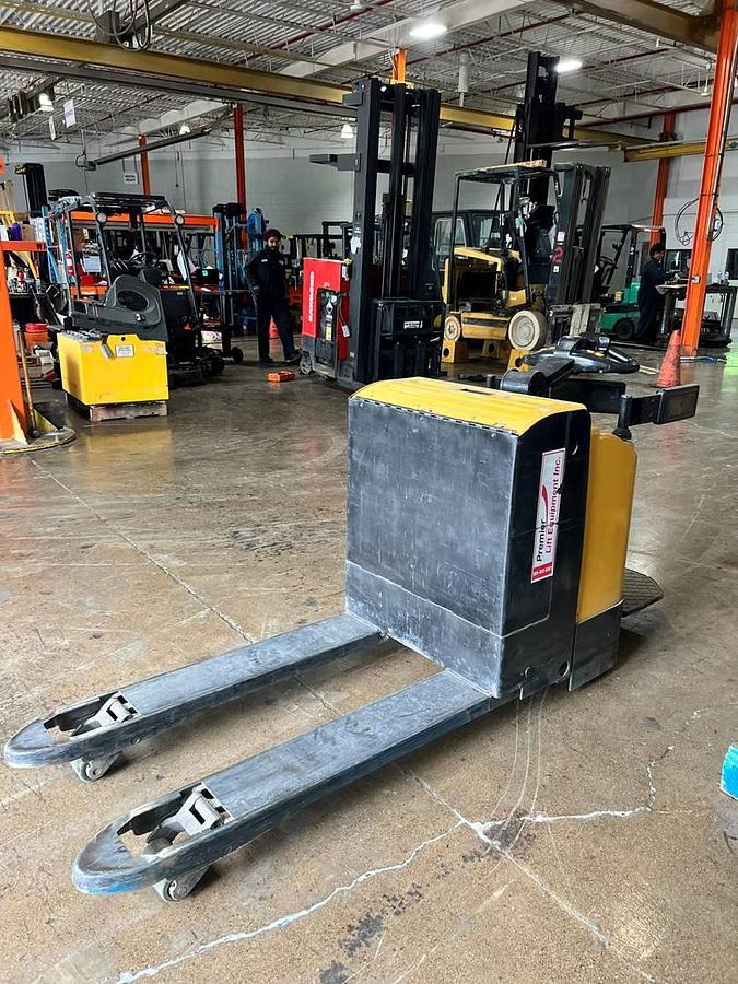 Starke PTR50-EAPS – opposite side view – charger port, tiller controls, rider deck – reconditioned electric walkie rider – Brampton ON