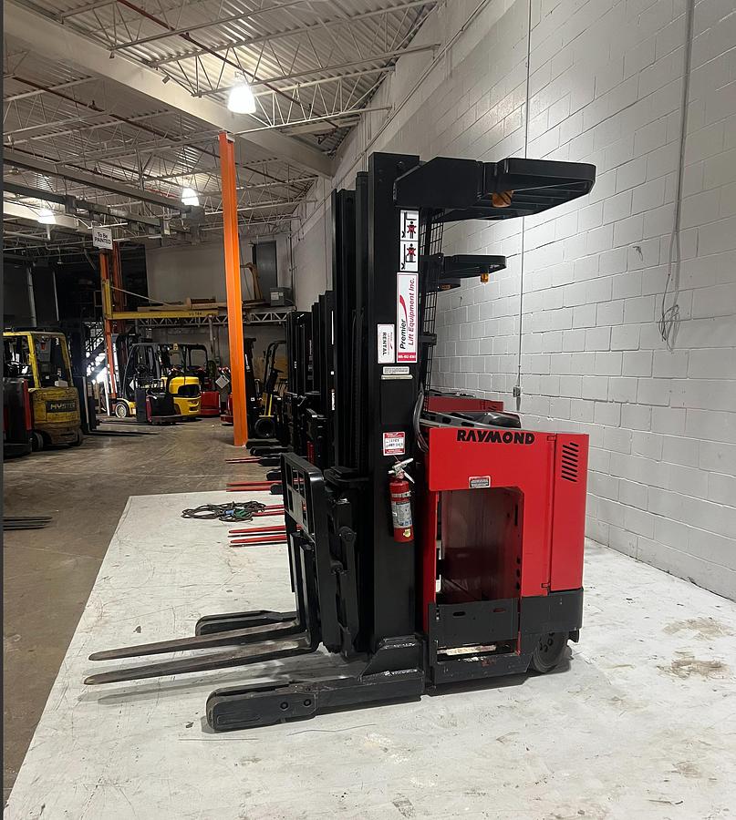 Budget Raymond EASIR40TT reach truck — 4,000 lb capacity, 211” mast, 36V electric, side shift