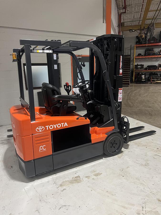 Used 2014 Toyota 7FBEU20 | 3 Wheel Electric Forklift | Quad Mast | 4,000 lb | CSA Certified | Brampton ON