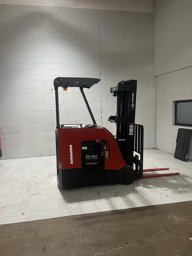 Refurbished 2018 Raymond 425‑C40QM – 4,000 lb CSA Docker Forklift | 258” Quad Mast | Side Shift | 36V | Freezer‑Compatible