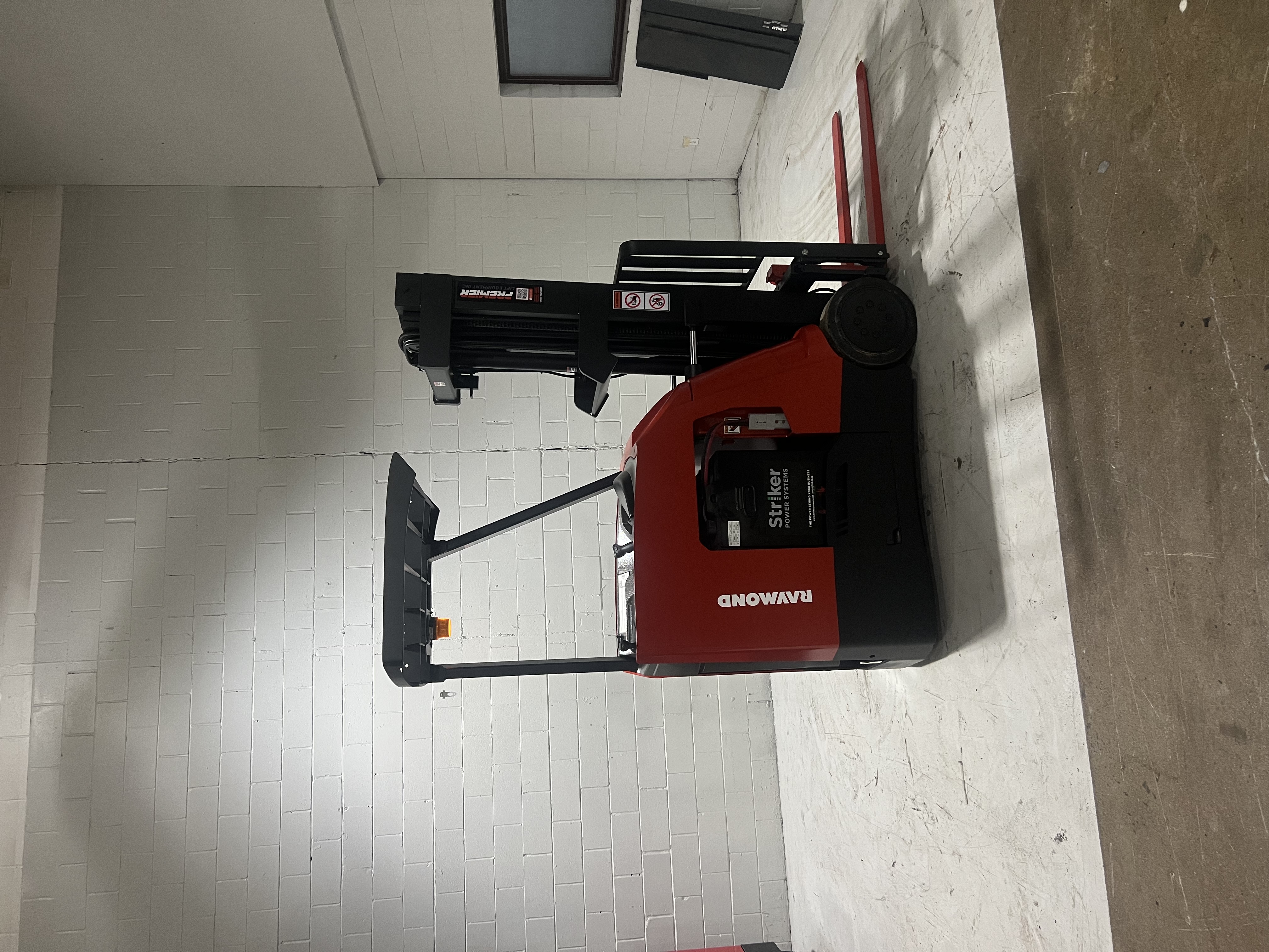 Refurbished 2018 Raymond 425‑C40QM – 4,000 lb CSA Docker Forklift | 258” Quad Mast | Side Shift | 36V | Freezer‑Compatible
