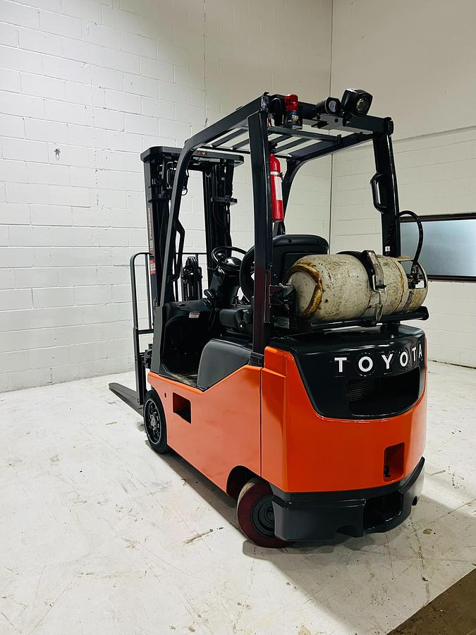 Toyota 8FGCU15 – passenger-side rear angle – propane tank bracket, counterweight, and compact chassis – CSA-certified cushion tire forklift – Brampton ON