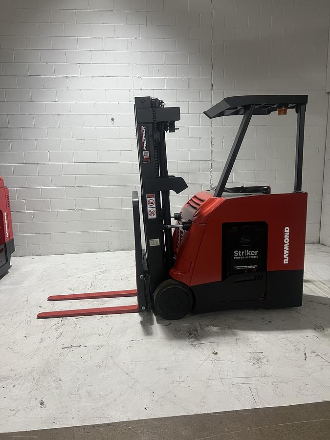 Refurbished 2018 Raymond 425‑C40QM – 4,000 lb CSA Docker Forklift | 258” Quad Mast | Side Shift | 36V | Freezer‑Compatible