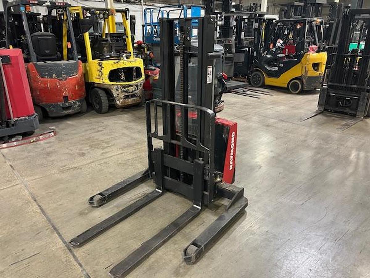 Raymond RAS25 – opposite front angle – tapered forks, triple mast, and chassis profile – CSA/MOL certified electric stacker – Brampton ON