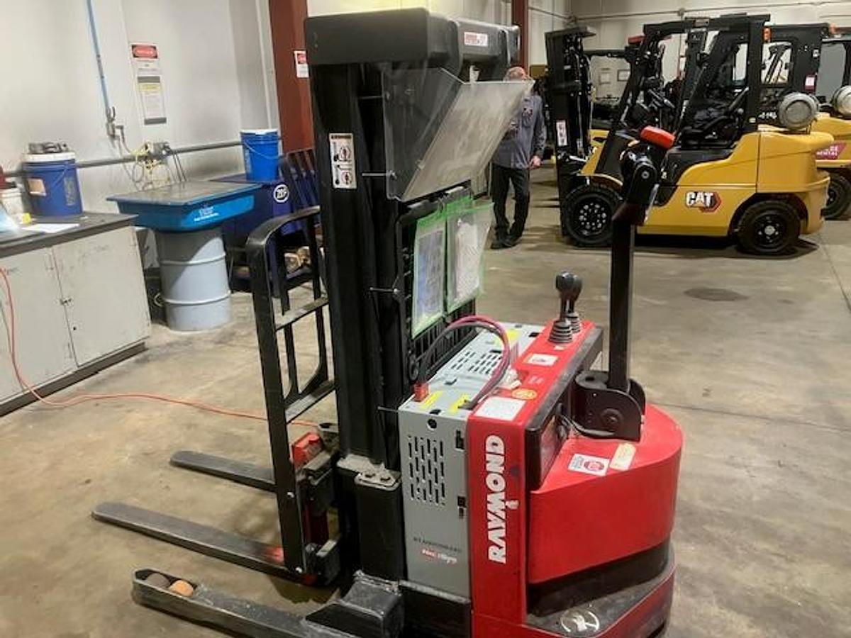 2014 Raymond RSS40 Electric Walkie Stacker | Triple Mast | Side Shift | CSA Certified | Battery Included | Brampton ON | Export Ready