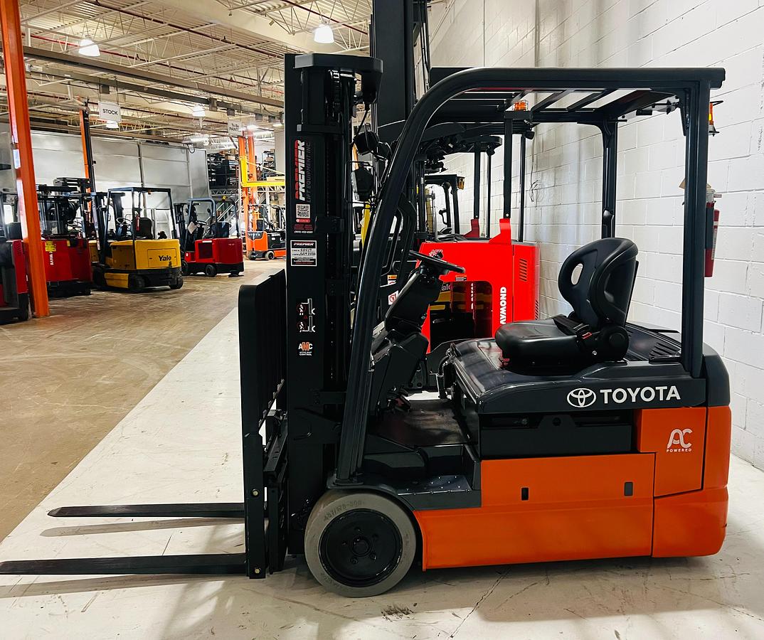 2017 Toyota 8FBE20U 3 wheel electric forklift side view 4000 lb 36V