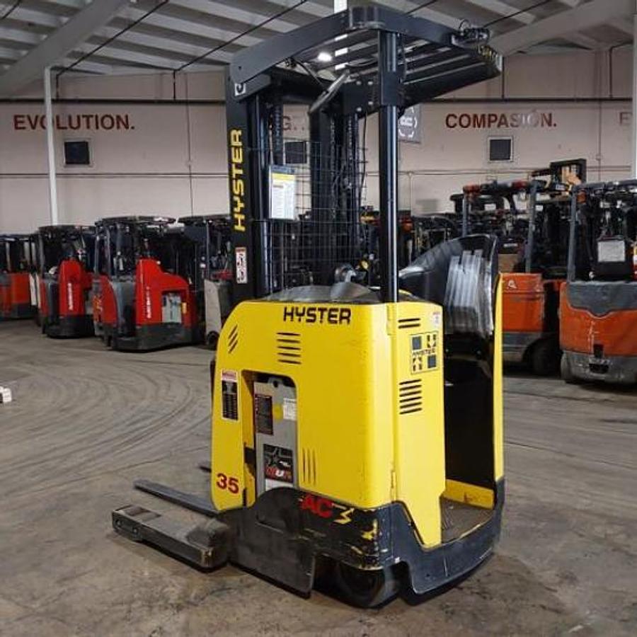 2018 Hyster N35ZR2 single‑reach forklift opposite side angle 3,500 lb 212 inch mast 24 volt CSA