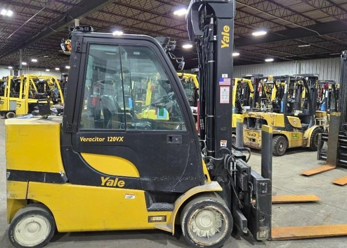 2021 Yale GC120SVX cushion forklift side view LP 221 inch triple mast fork positioner G818V05057V