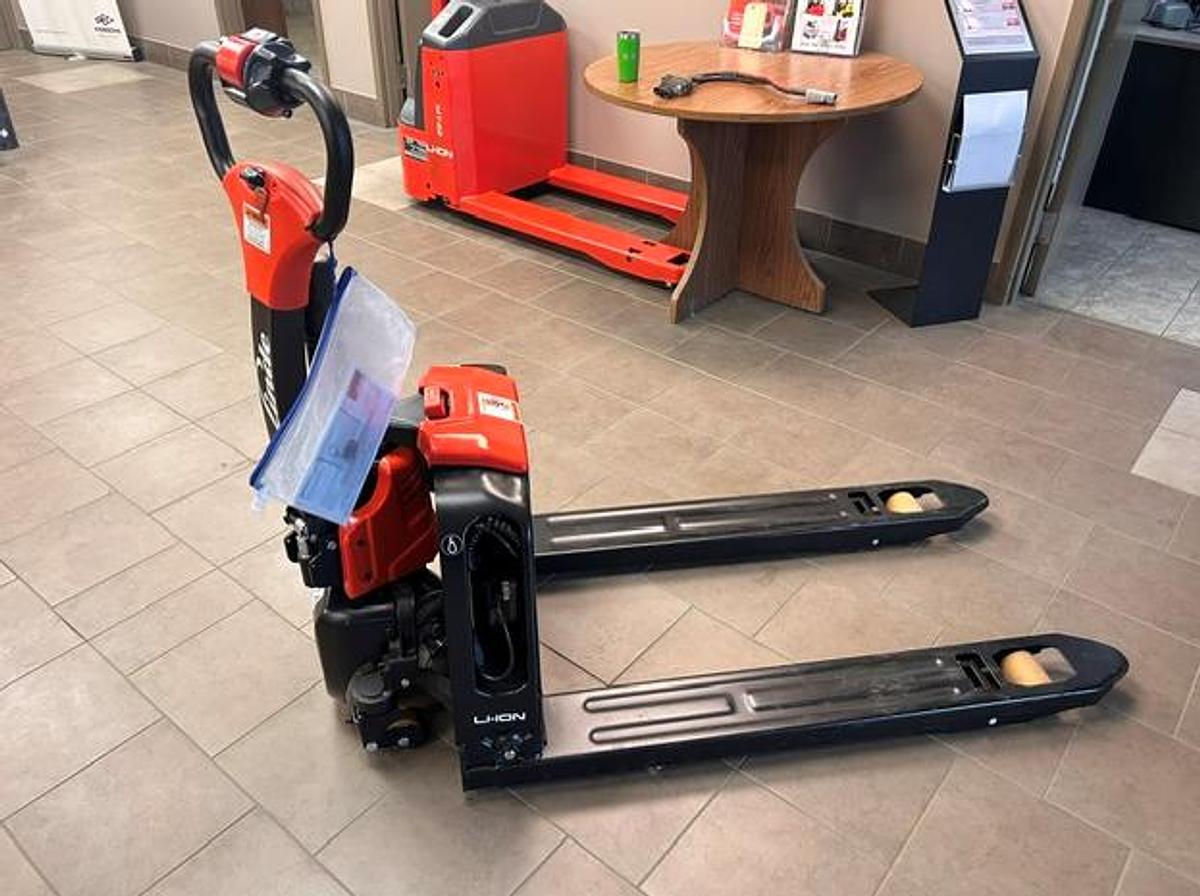 Refurbished 2026 Linde MT15B – Power Pallet Jack | 3,300 lb | 45" Forks | CSA Certified | Export‑Ready | Brampton, ON