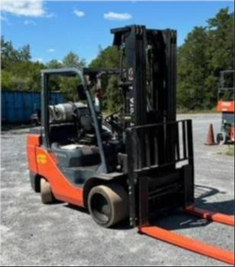 Side profile of refurbished 2019 Toyota 8FGC55U-BCS LPG cushion forklift showing 199" triple mast, chassis layout, cushion tires, and operator cab during Brampton deployment