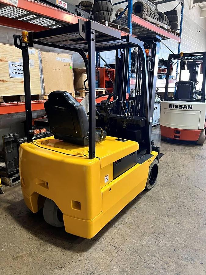 Back angled side view showing counterweight and rear lights