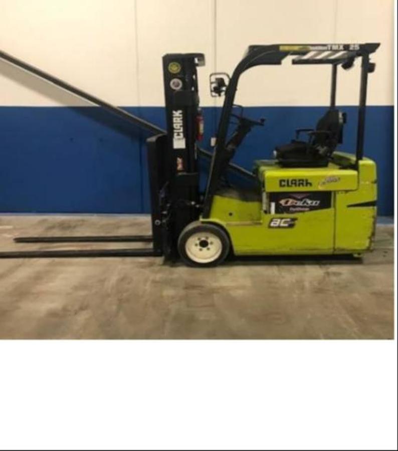 Sold-Clark-TMX25-CSA-3-Wheel-Electric-5,000lb-188”-Lift-BramptonON
