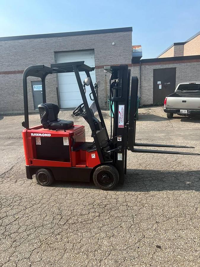 Raymond DSD30R – outdoor side profile – cushion tire electric forklift – CSA/MOL certified – Brampton ON