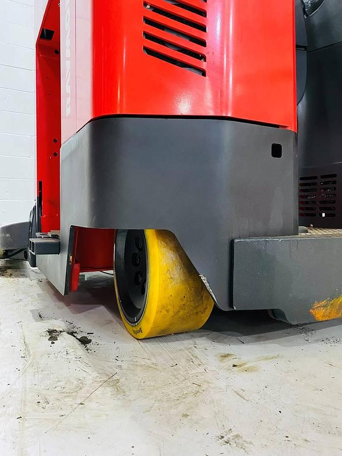 Close-up of rear drive wheel on 2022 Raymond 752-R45TT freezer reach truck showing smooth poly tread, CSA certification decal, and chassis detail – unit staged in Brampton ON