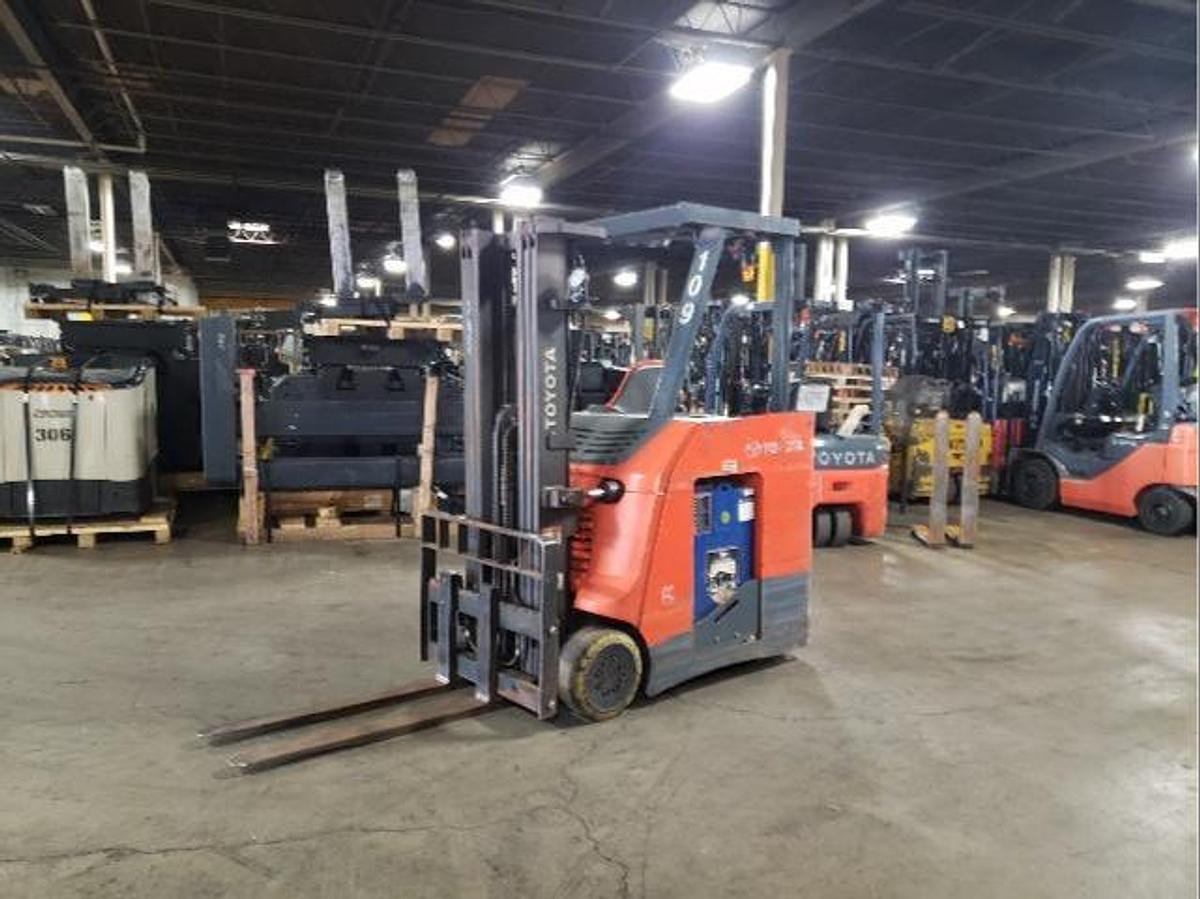 Refurbished 2020 Toyota 8BNCU15 | Stand‑Up Counterbalance | 3,000 lb | 83/189" TSU Mast | 36V Electric | Side‑Shift | CSA Certified | Brampton ON
