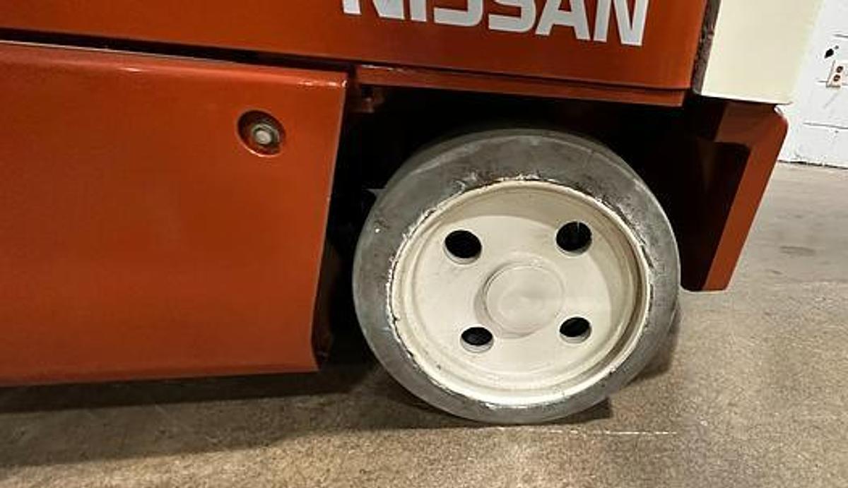 Rear tire of Budget Nissan CWP02L25S older electric forklift, non‑CSA.