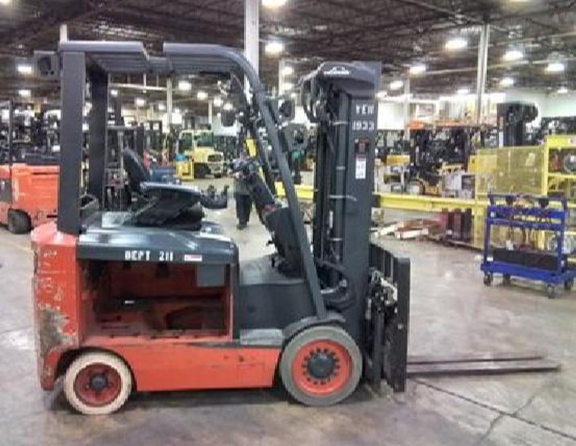 2019 Linde E32CL opposite side view – 85/185 triple mast, 36V electric, cushion tires, SS/FP
