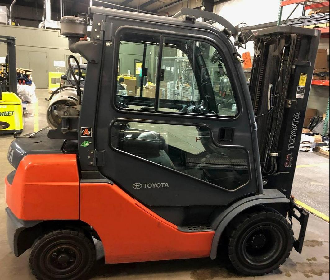 2019 Toyota 8FGU25 LPG Forklift | Triple Mast | Side Shift | Pneumatic Tires | CSA Certified | Brampton ON | Export Ready