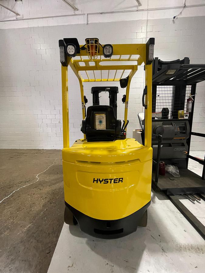 Hyster E60XN – direct rear view – counterweight, LED lighting, and CSA safety decals – electric cushion forklift – Brampton ON