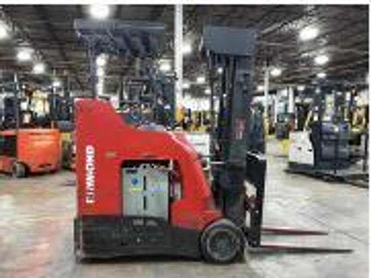 Refurbished Refurbished 2020 Raymond 425‑C40QM – 4,000 lb, 240" quad mast, 36V stand‑up dockstocker, CSA certified