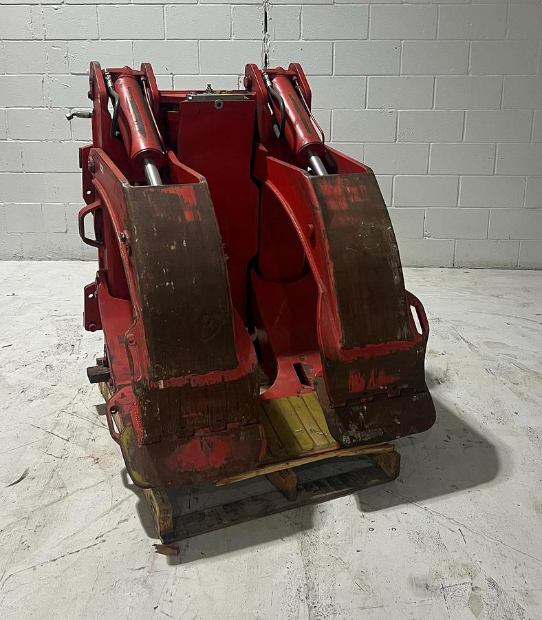 alt="Front angled view of Bolzoni Auramo ARC‑84‑1060PSE paper roll clamp showing curved pads and Class IV mounting"